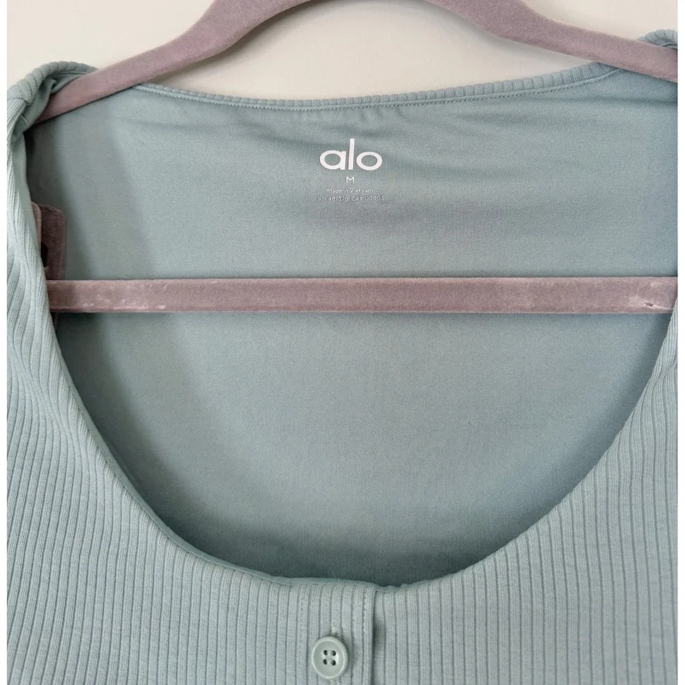 Alo Yoga Blissful Henley Bra‎ Crop Top Scoop Neck Short Sleeve Sage Green Medium